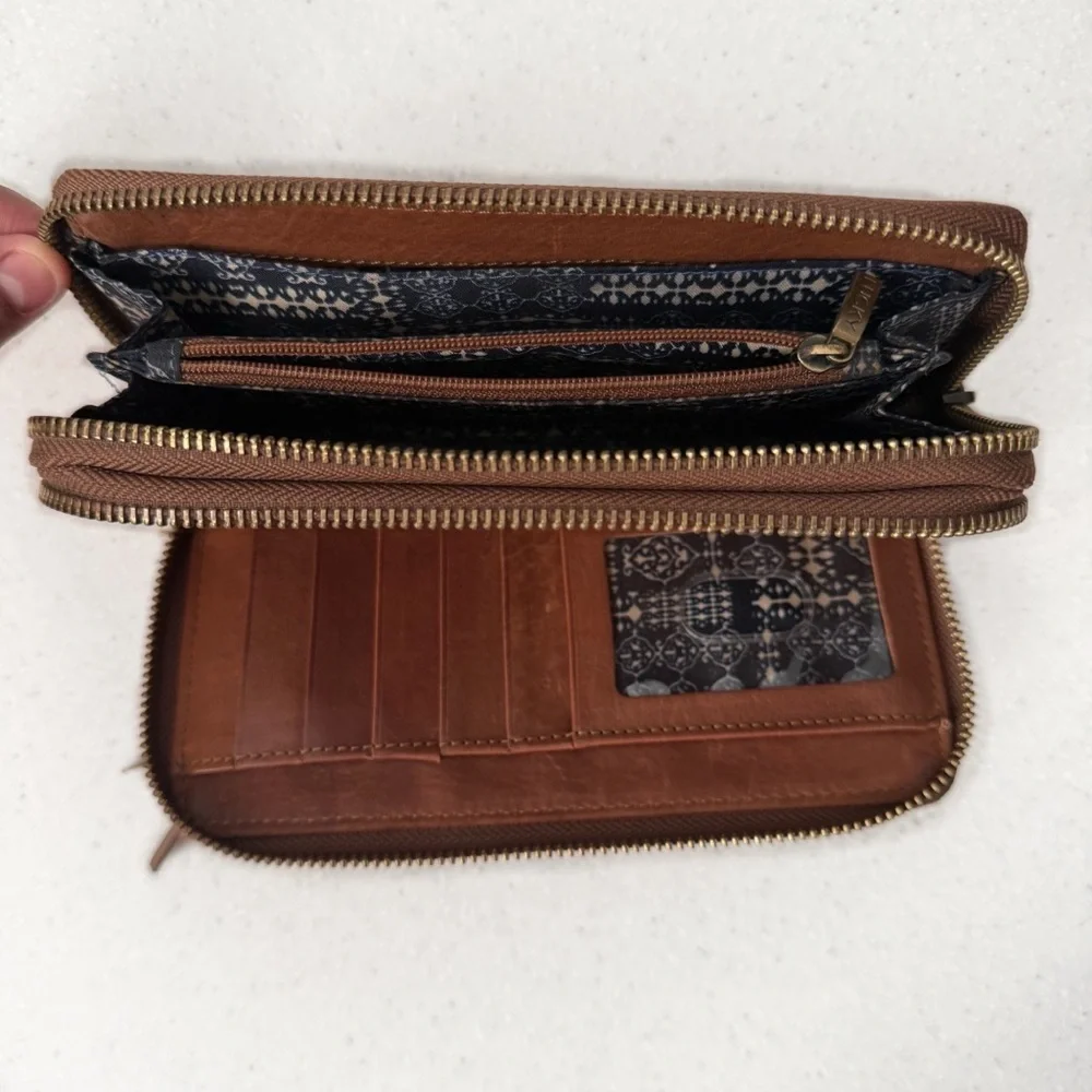 Lucky Brand Double-Zip Rectangle Leather Wallet Clutch Gold Clover Accents Brown